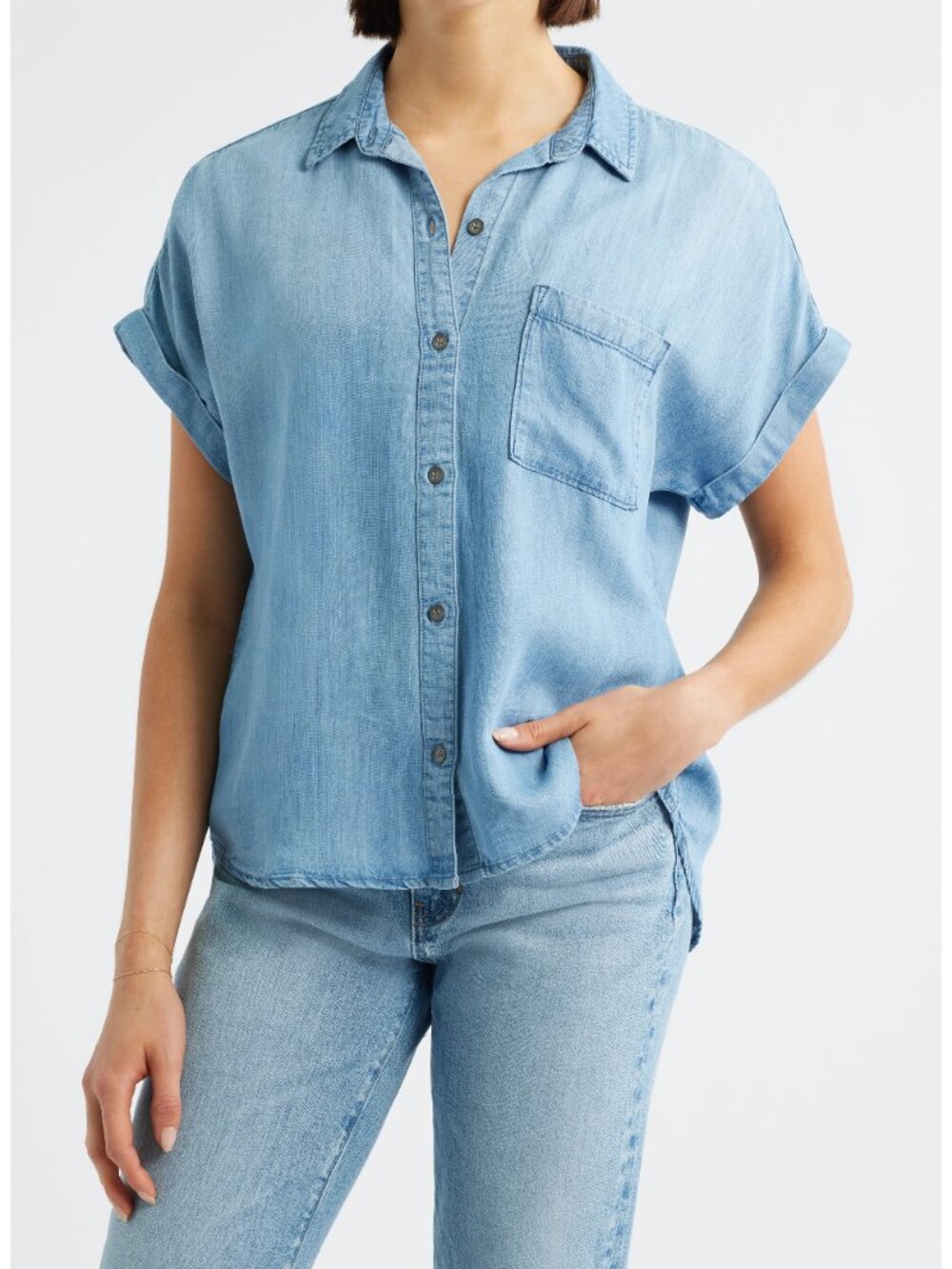 cloth & stone Light Wash Chambray Short Sleeve Button-Up Blouse